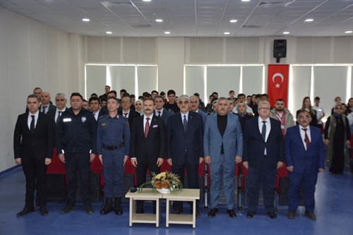 İLÇEMİZDE 12 MART İSTİKLAL MARŞI'NIN KABULÜNÜN 104. YILI VE MEHMET AKİF ERSOY'U ANMA PROGRAMI DÜZENLENDİ.
